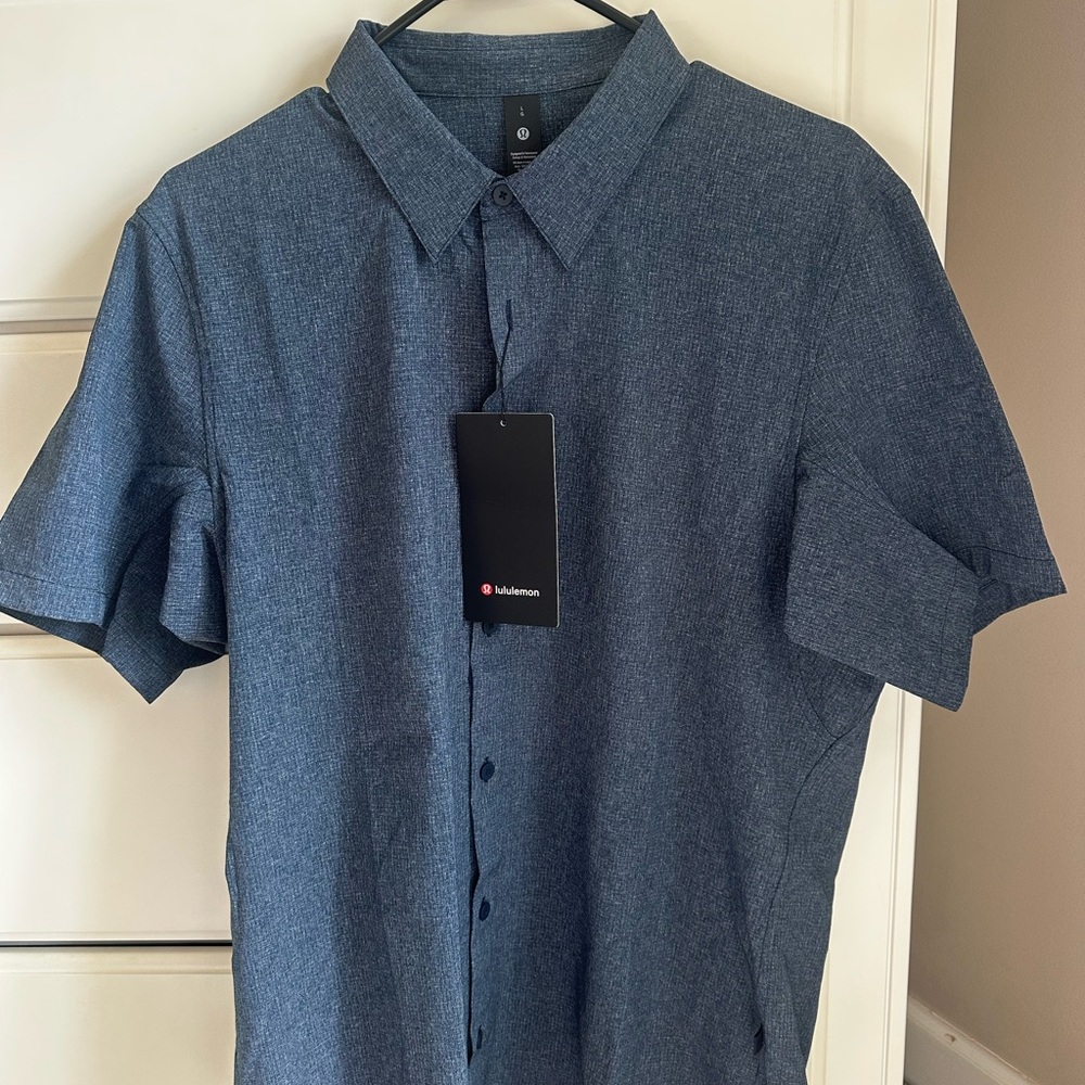 Lululemon Men’s Airing Easy Short Sleeve Shirt (L)